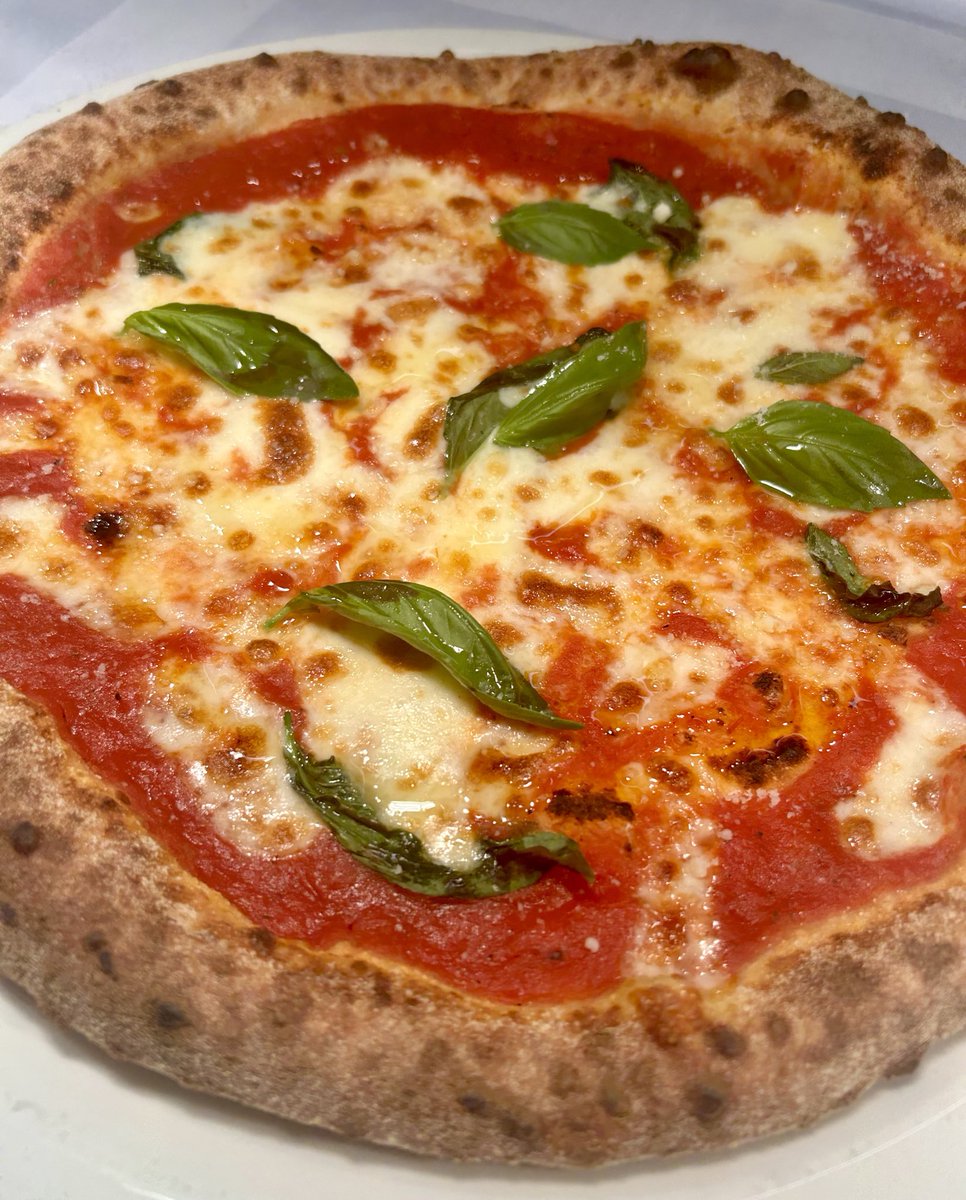 From La Taverna Armento <a href="/Macreddin/">The BrookLodge</a> wood fired pizza oven. I got this one to takeaway, Margherita always a favourite 👌🏻#pizza #Italian #LaTavernaArmento #MacreddinVillage #ValEats 🍕🍷