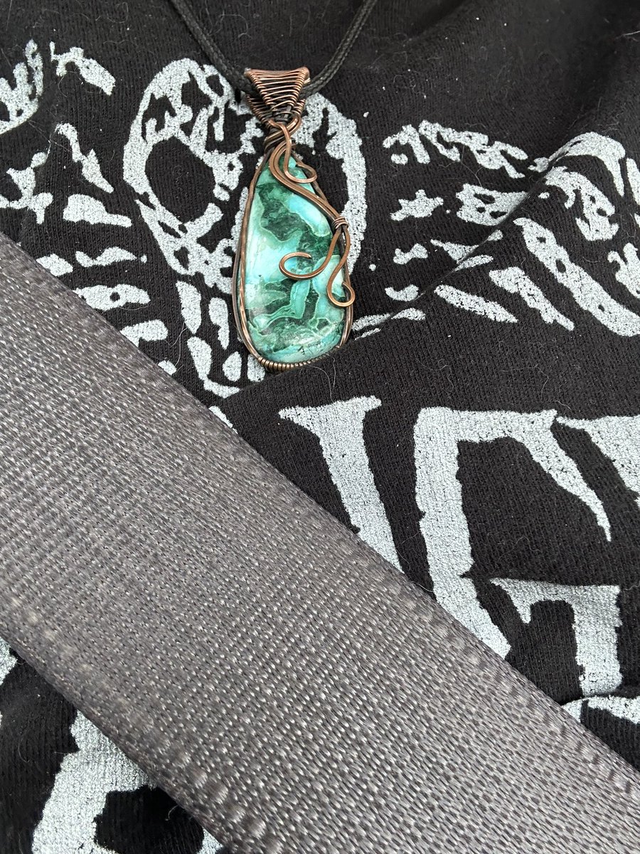 RavenTechStudio's tweet photo. I haven’t bought a new one in a while, but I love my necklace from @astralgemsco. Always nice pieces, even 4 years later https://t.co/4nsd1EobSG