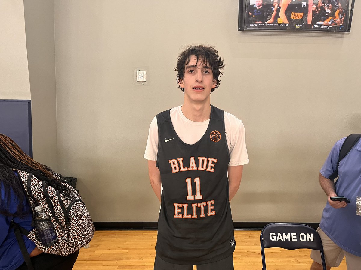 Jackson Townsend, whom I’d never seen before today, had a nice showing against a shoe circuit team this morning.  The 6-foot-5 wing can really shoot it and is active on the glass. Played this year at Dallas’ Woodrow Wilson but may land at I-School next season.