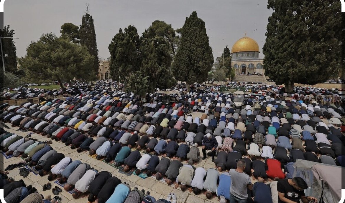 FleurHassanN's tweet image. Friday #ramadan prayers on Temple amount yesterday hosted 120,000 Muslims. Even in the middle of a war we didn’t start, Israel actively facilitates #freedomofworship #jerusalem