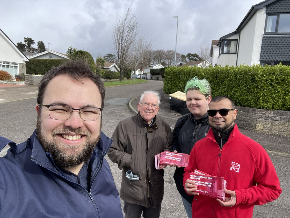 Out knocking doors and delivering leaflets on the #LabourDoorstep in Uplands and Sketty today!