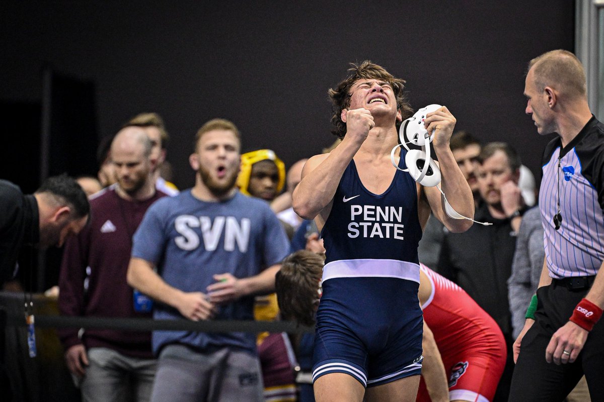 pennstateWREST's tweet image. TYLER KASAK WITH THE 3-2 WIN OVER NO. 5 TY WATTERS!
Kasak takes third place, winning 7 straight to do it!
Freshman All-American for Penn State!
#PSUwr