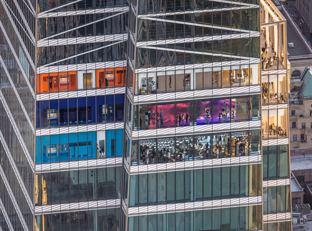 A vivid tapestry of light on display atop #OneVanderbilt illuminates the city skyline, painting a mesmerizing picture against the backdrop of the bustling city below. #SLGreen #NYCArchitecture #NewYorkCityViews