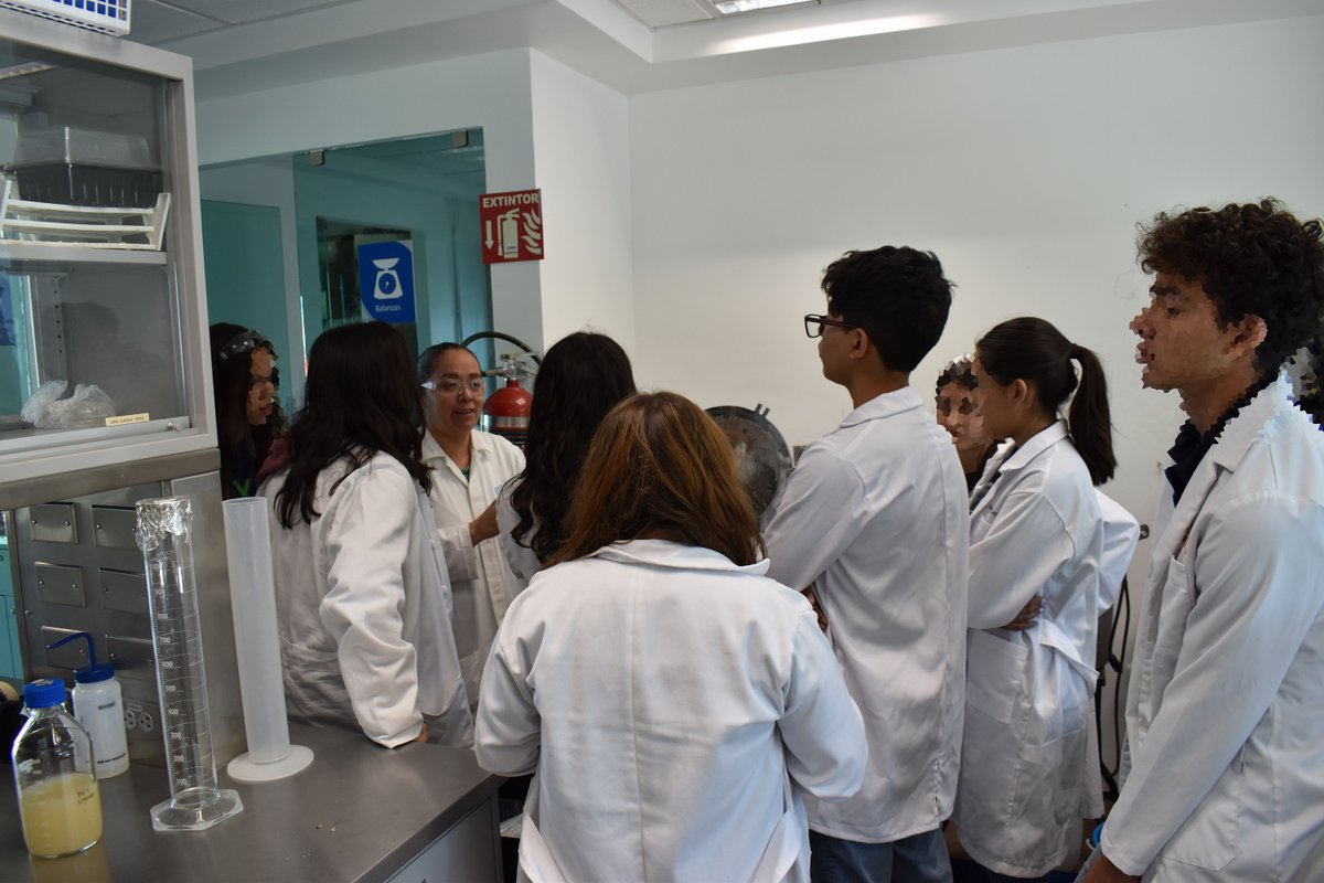 Alumnos de octavo grado del @HarmonySchool_, visitaron el Laboratorio de Biociencias y el Campo Experimental Agrícola del #CIQA con el interés de conocer sobre huertos escolares, y generar experiencias de aprendizaje significativo en la enseñanza de las ciencias. 
#21DeMarzo