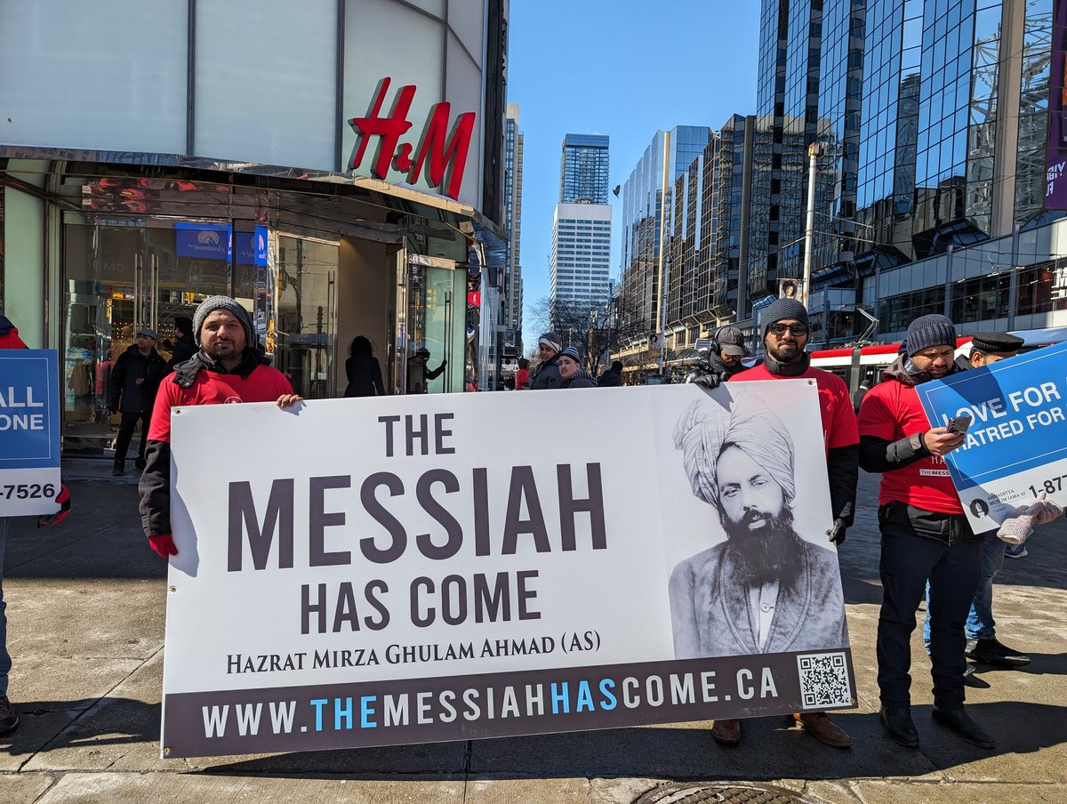 Ahmadiyya Muslim Youth are at Yonge-Dundas Square in Downtown Toronto, today conveying the message that the long-awaited 𝐌𝐄𝐒𝐒𝐈𝐀𝐇 𝐇𝐀𝐒 𝐂𝐎𝐌𝐄 For more information, please visit themessiahhascome.ca or stop by to ask any question. #MessiahHasCome #Toronto #Ahmadiyya