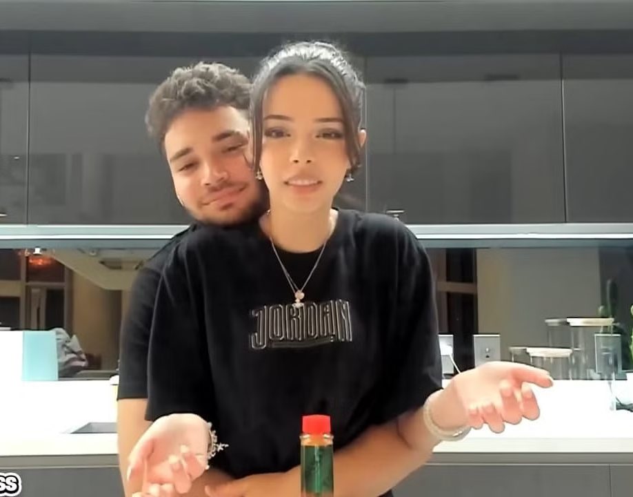Affesrightnut's tweet photo. Adin ross really downgraded badly 😭 https://t.co/n391IvSCoH