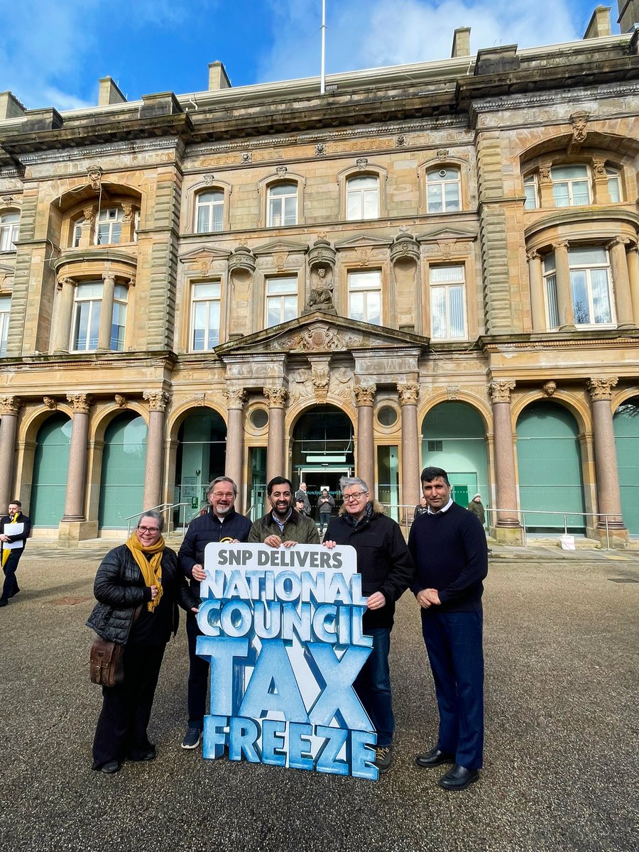 First Minister @HumzaYousaf joined @ronniecowan and @StuMcMillanSNP in Inverclyde today as the SNP is set to deliver a national Council Tax Freeze. Amid a Westminster cost of living crisis, only @theSNP is protecting household budgets across Scotland 🏴󠁧󠁢󠁳󠁣󠁴󠁿