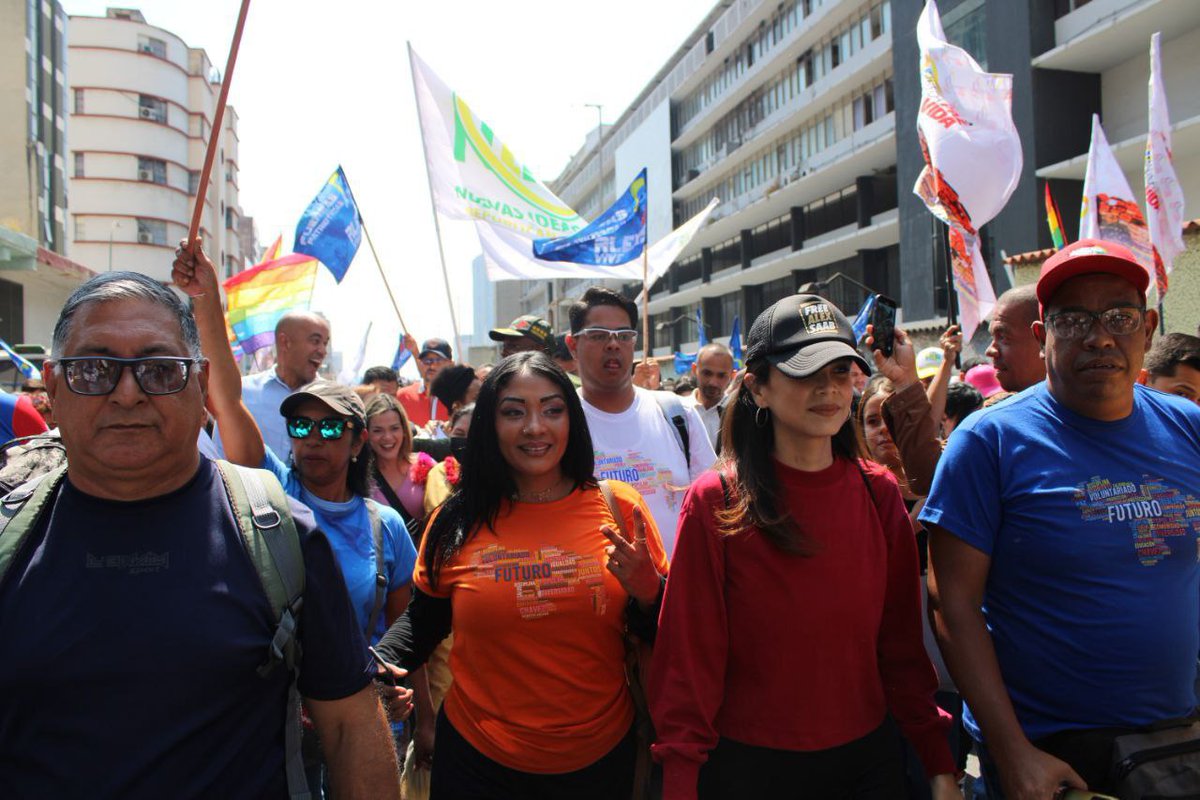 #Entérate 🗣️

Movimiento Futuro postula a <a href="/NicolasMaduro/">Nicolás Maduro</a>  como candidato presidencial ante el <a href="/cneesvzla/">cneesvenezuela</a>

#perletti
#HaciaUnPróspero2030
#poupettekenza 
#oriele