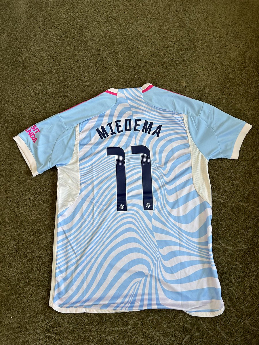 livlovesviv's tweet image. LOOK WHAT CAMEEEE THANK YOU SO MUCH @ThrowbackTops