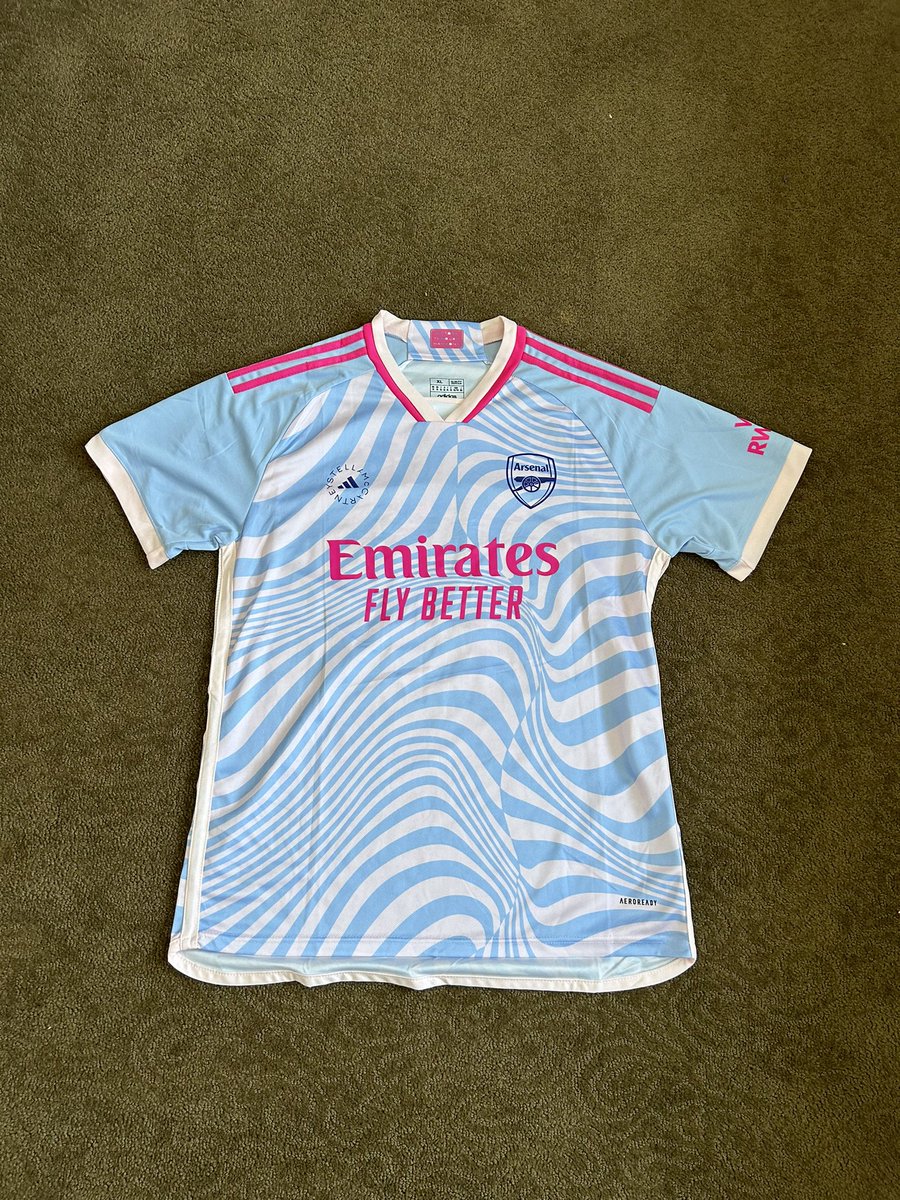 livlovesviv's tweet image. LOOK WHAT CAMEEEE THANK YOU SO MUCH @ThrowbackTops