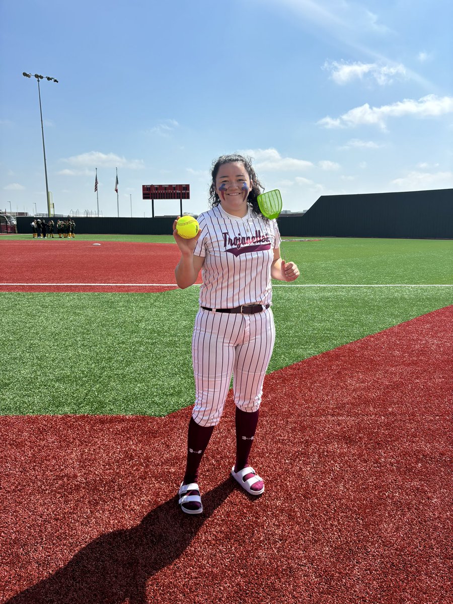 troysoftball1's tweet photo. Trojanettes got a BIG comeback win against Academy! Miah Corona hit a 💣 to tie the game up in the 5 inning!!! SO CLUTCH 💪🏼🥎🔥 We had some amazing plays on the field throughout the whole game, let’s keep this momentum going into next week against Lexington! @TXPrepSoftball https://t.co/8H21z8DcPM