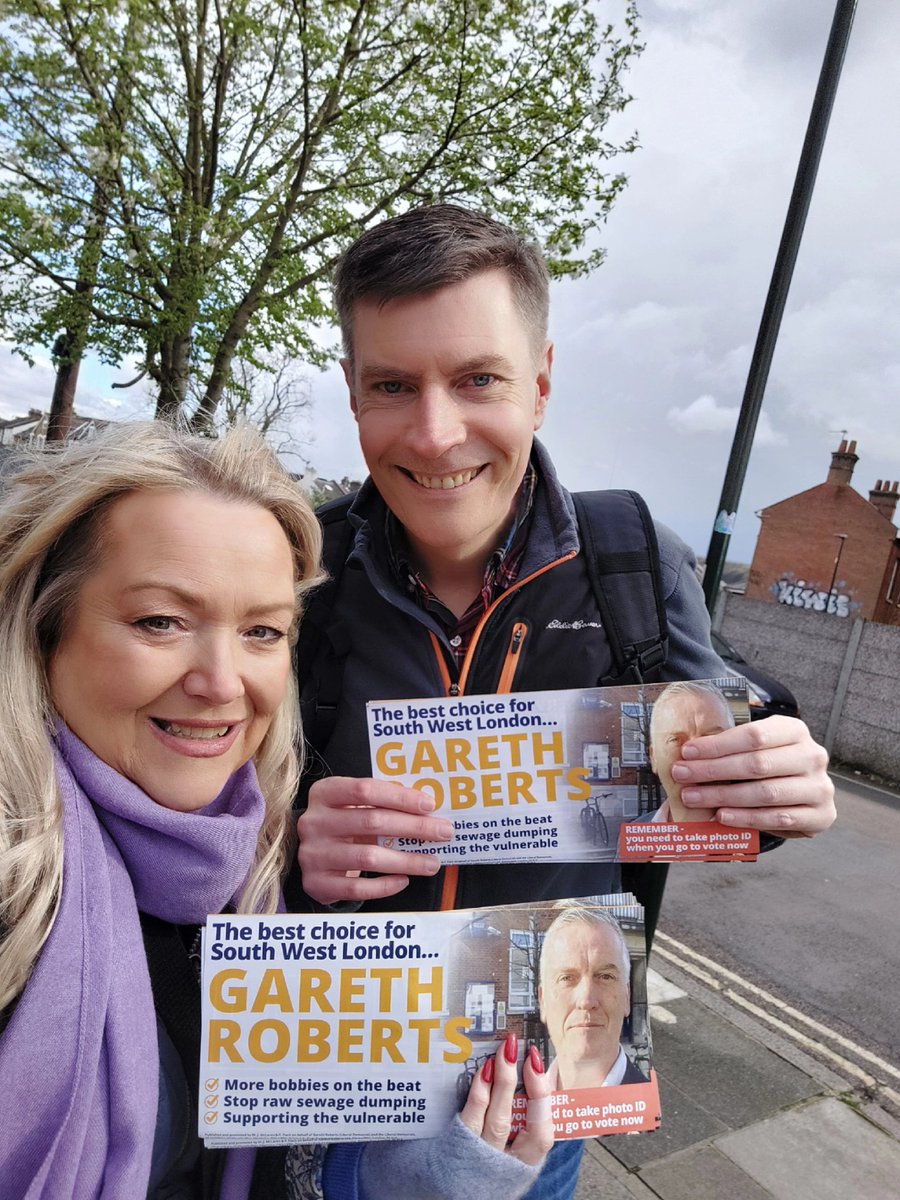 Good to be out in the sunshine with a 🔶️Lib Dem 🔶️ message from Gareth Roberts standing for the South West Constituency (GLA) on 2nd May. Its either action and positive change from Gareth or....another invisible Tory. #VoteLibDem 🔶️