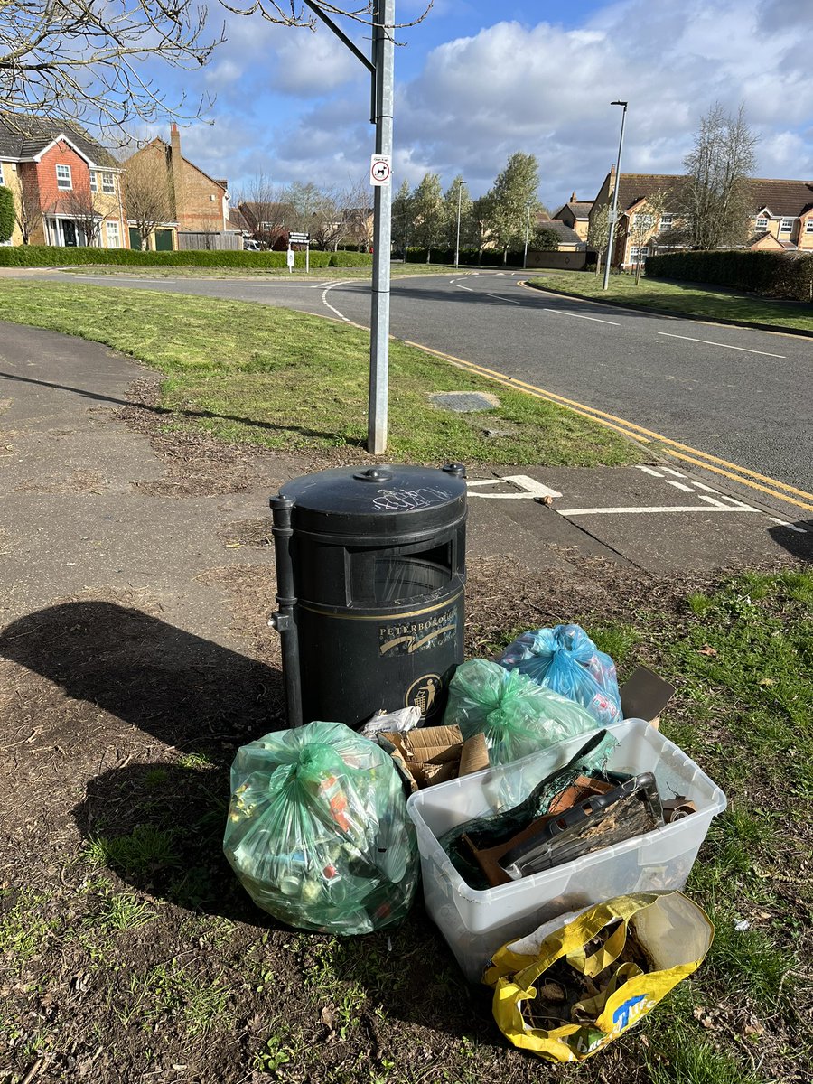 What a day #peterborough slip rd then a river pick then a solo pick along the A16 #litterpicking #gbspringclean #keepbritaintidy #thewomblesofspaldingcommon #truckerscleaningupbritain