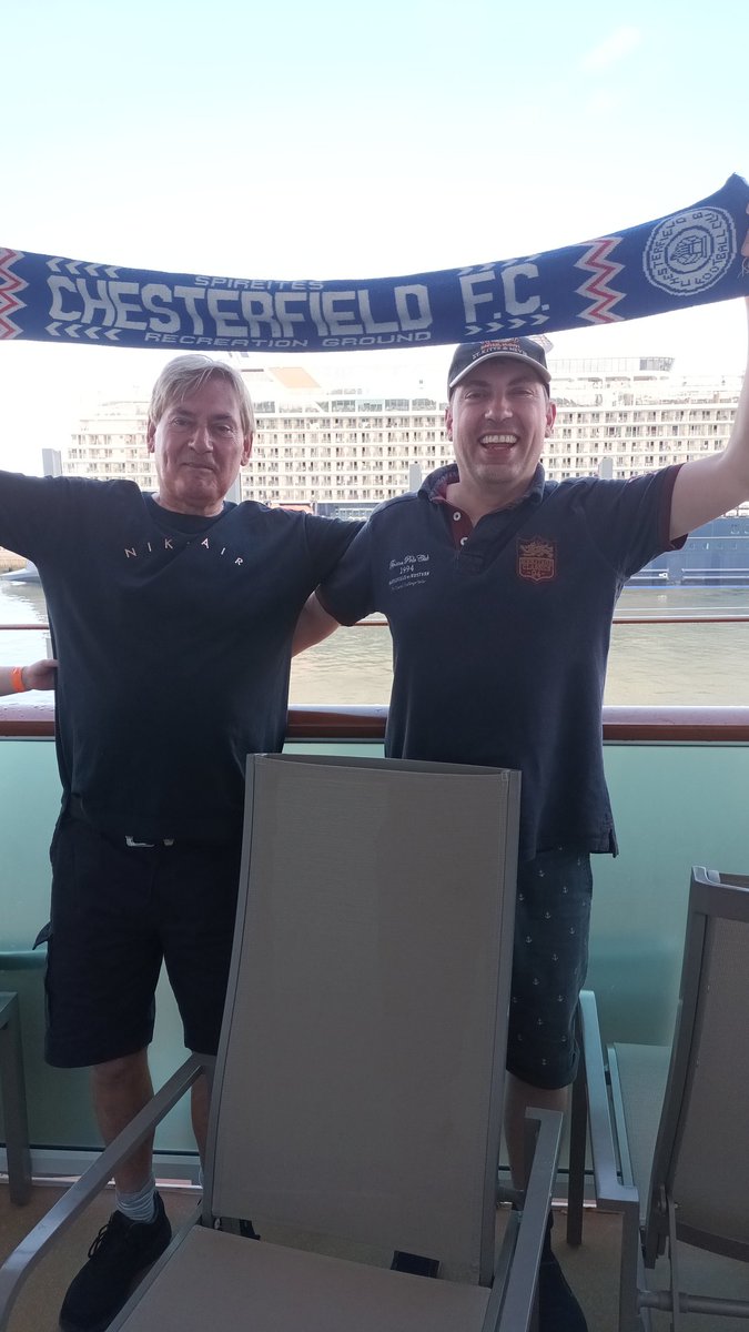 #breakingnews #happynonleagueday wanted a non league team to support now #backintheefl #chesterfield #promotion #champions #wearesailing #fuerteventura with @smilerhopper