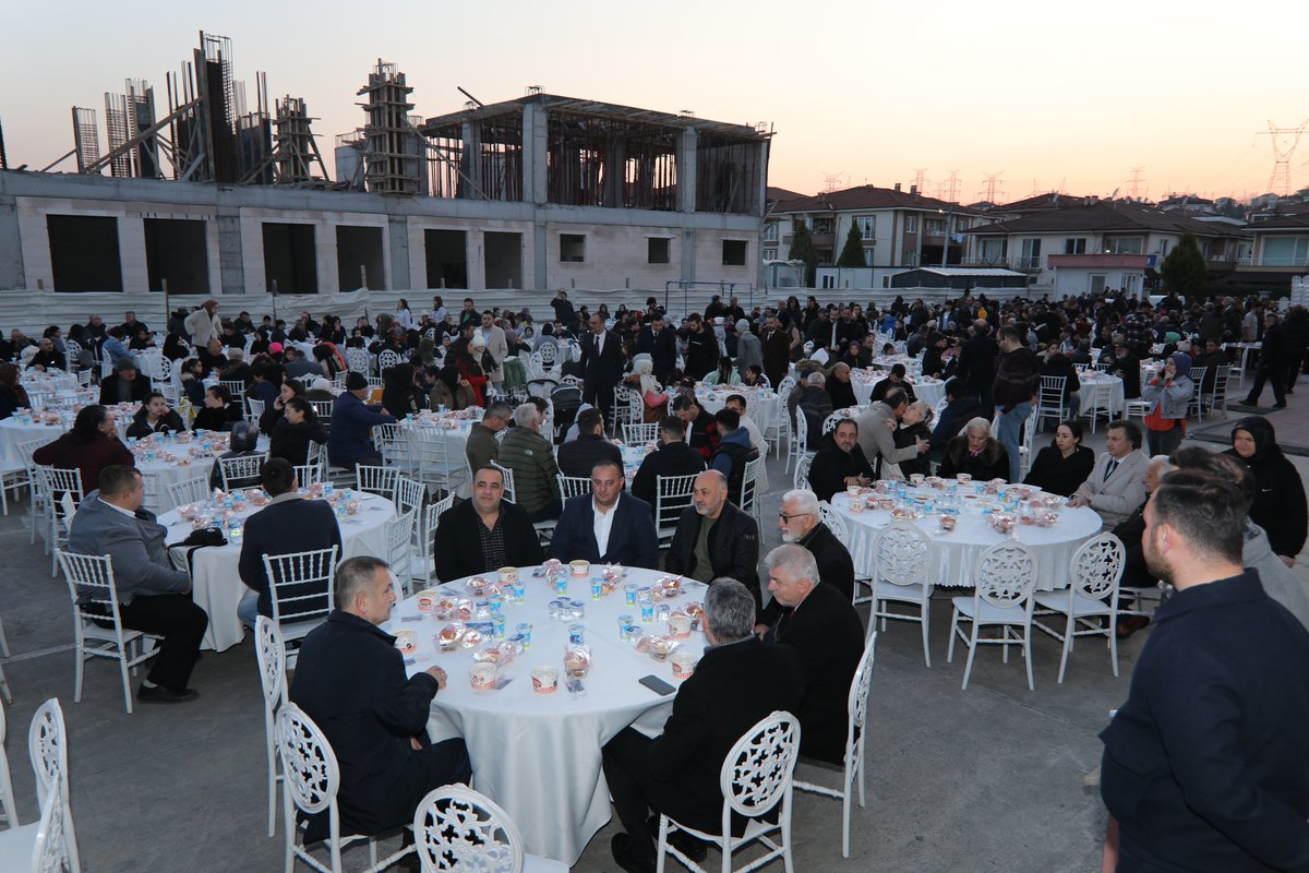 İl Başkanımız Yunus Tever ile birlikte Yeşiltepe Mahallemizde vatandaşlarımız tarafından düzenlenen iftar programına katıldık.

Rabbim birlik ve beraberliğimizi daim eylesin inşallah.