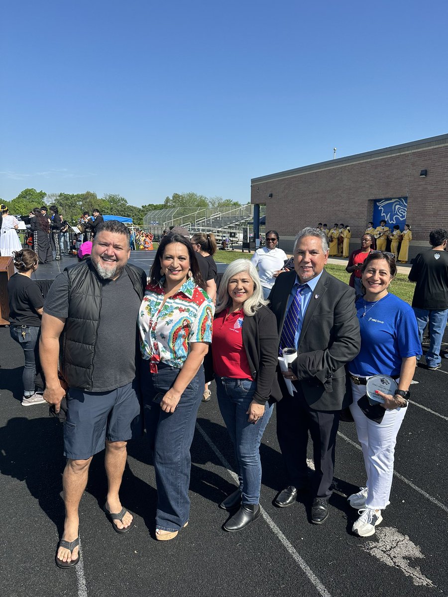 🌟 ¡Sí se puede! 🌟 Celebrating Chavez-Huerta Day with pride and determination at @ChavezHS_HISD. Let's honor the resilience and activism of Cesar Chavez and Dolores Huerta today and every day! #ChavezHuertaDay #ChavezHighSchool #SíSePuede ✊🏽🎉