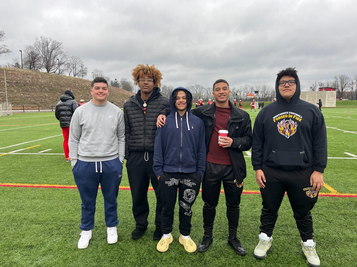 Thank you <a href="/SHU_FBALL/">Seton Hill University Football</a> for inviting me out, I had a great time and thankful for the coaches <a href="/CoachDay_/">Daniel Day</a> @CoachJColemanFB <a href="/JonahVSpencer/">Jonah Spencer</a>