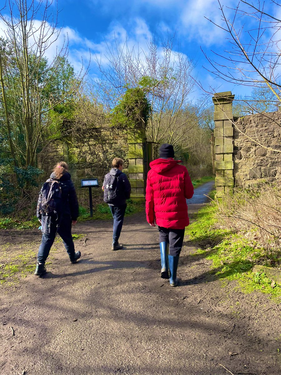 The winds were too high on Friday to Paddleboard, so the group headed to Cammo Estate to explore the grounds and old ruins. We rustled up some hot dogs and hot chocolate to fill the bellies too 😋! #LearningWithoutLimits