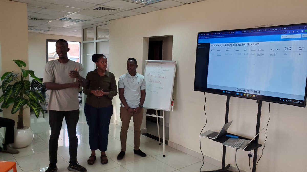 JohnsonMakmot's tweet photo. @Africastalking @ATCommunityKla #WeLoveNerds
#InsureTechHack
#BuildWithAT presentation.
. Hot panelist 😆💯💥👌 https://t.co/VJGYKT2b8b