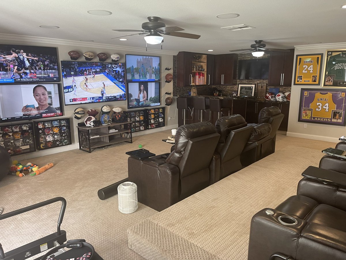 NickeyDyme's tweet photo. Hereโs my full setup for those that dmโd me. #mancave #sportsbook #guysonly #dreamspot #yolo https://t.co/WbmP10v6jz