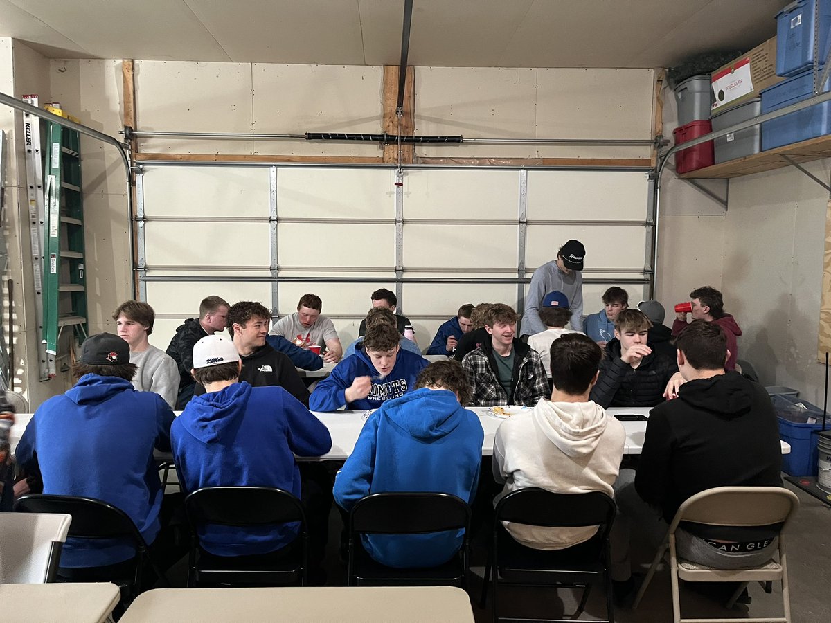 sarahbrown2323's tweet photo. Team breakfast after morning lift ❤️⚾️ @KoMetBaseball https://t.co/7ArPMnHogV
