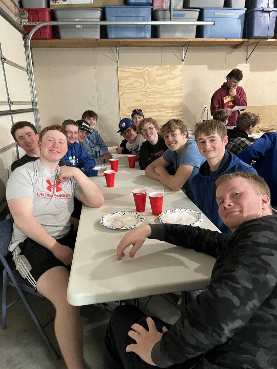 sarahbrown2323's tweet photo. Team breakfast after morning lift ❤️⚾️ @KoMetBaseball https://t.co/7ArPMnHogV