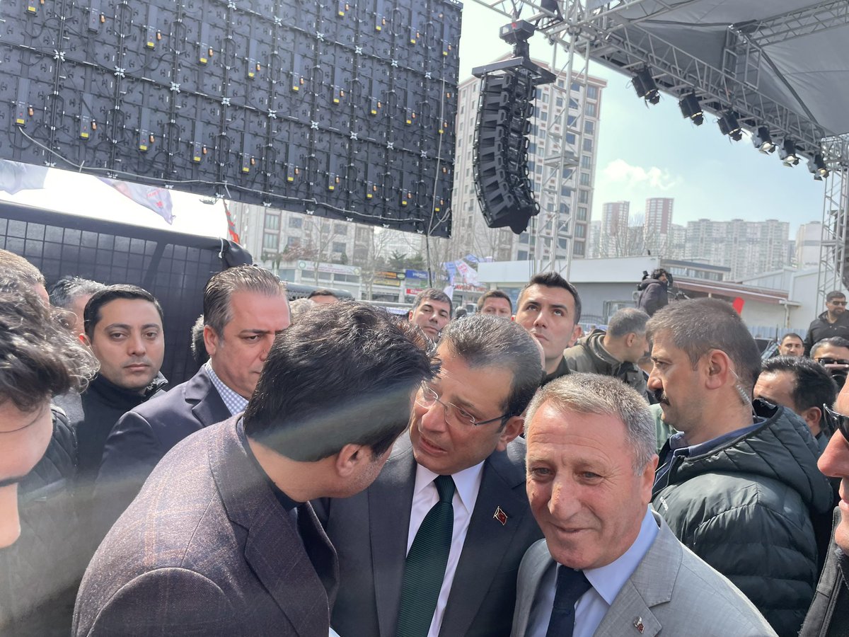 Esenyurtlular güzel bir Meydan'a kavuştu. İBB Başkanımız Sn. @ekrem_imamoglu'nun katılımı ile Yaşar Kemal Meydanı'nın açılış programına katıldık. Atıl durumda olan bu alanı modern bir Meydana dönüştüren İBB Başkanımız @ekrem_imamoglu'na ve emeği geçen herkese teşekkür ederiz.