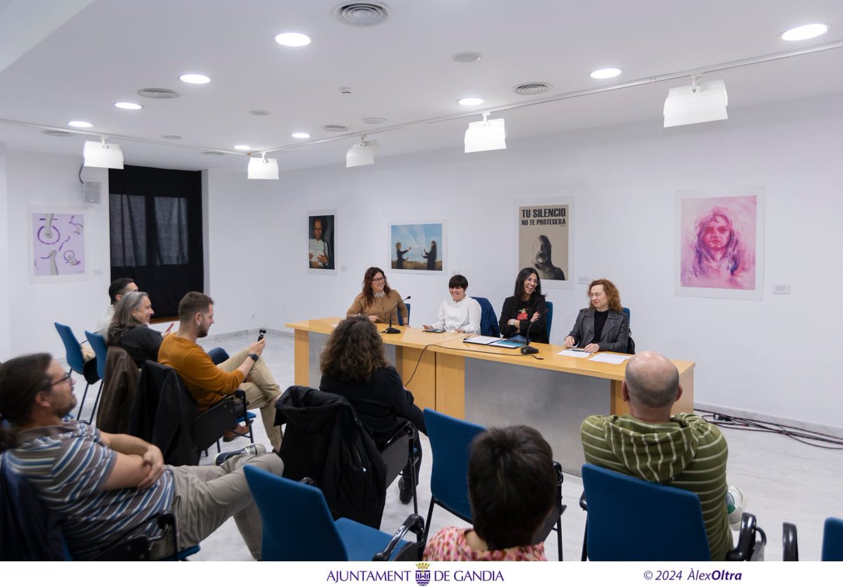 Dones, literatura i en la nostra llengua... 'i el tèrbol atzur de ser tres voltes rebel' (Maria-Mercè Marçal). #8deMarçGandia #8MGandia