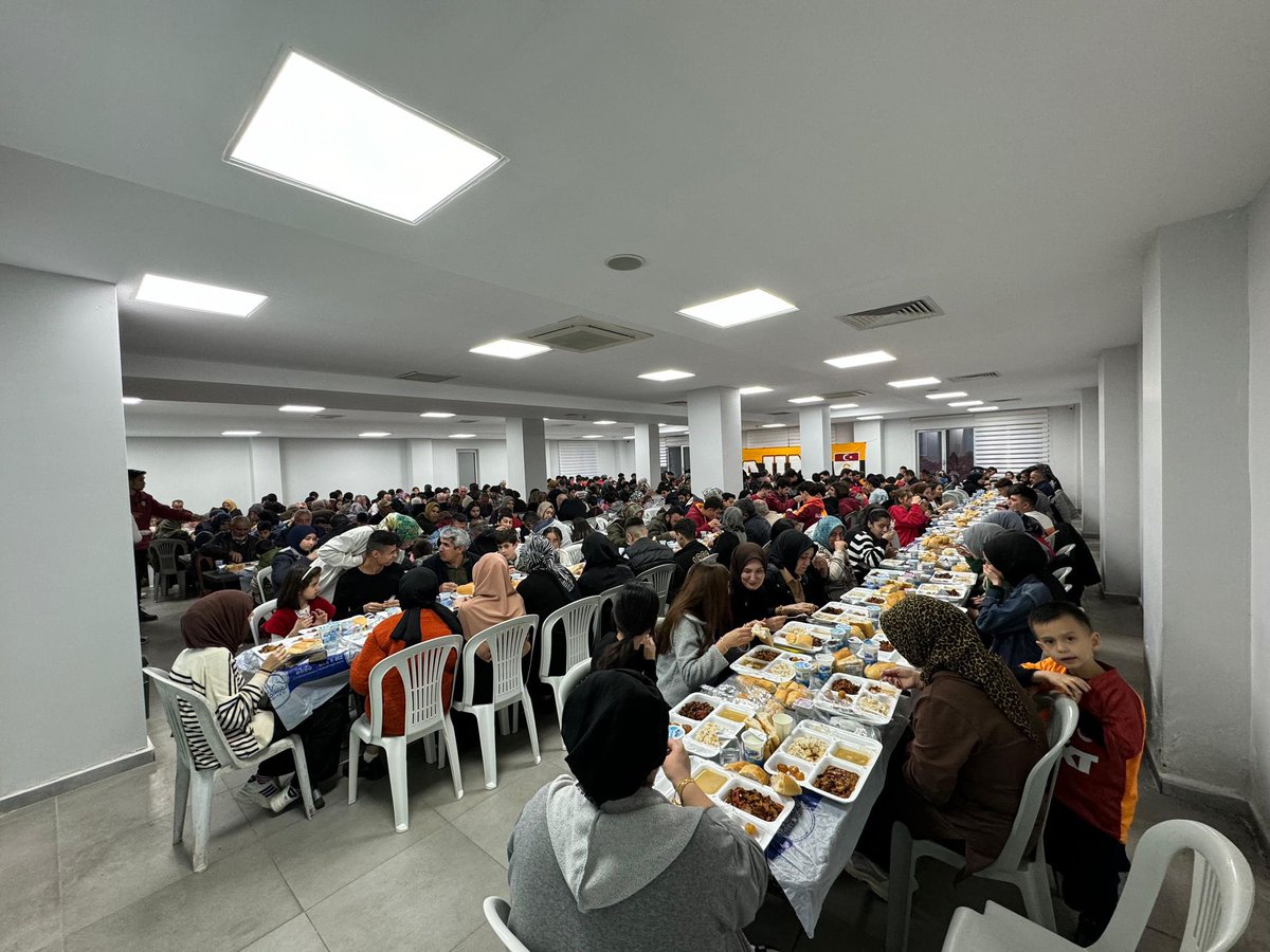 Geleneksel iftar organizasyonumuzu büyük bir katılımla Kahramanmaraş'ta gerçekleştirdik. Katılım gösteren herkese teşekkür ederiz! #uAUNIRamazanBereketi