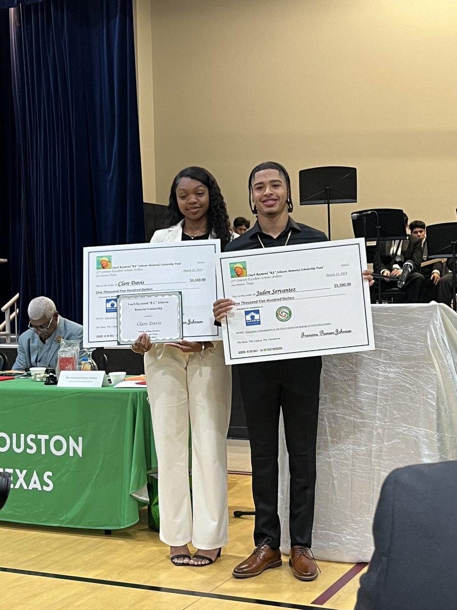Honored and blessed to receive the RA Johnson Friends of Sam Scholarship to help further my education at <a href="/utrgv/">UTRGV</a> <a href="/UTRGV_FBRecruit/">UTRGV_FBRecruiting</a> and see my former Sam Houston Alumni’s 🙏🏾 <a href="/SAHoustonFB/">Hurricane Football</a> student athlete