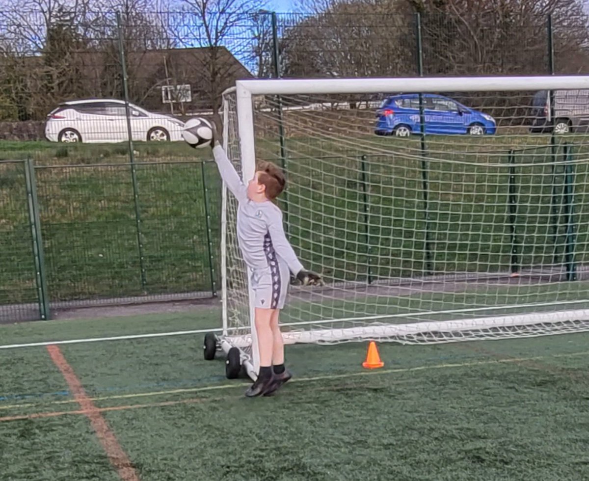 Another fantastic night of training @abgkacademy Burnley. Working on longer range distribution & recovery saves (younger) & 1 on 1s ( when, where, how to engage the forward) for the older group. A few pics of the younger group; focused, well positioned & a few flying saves!