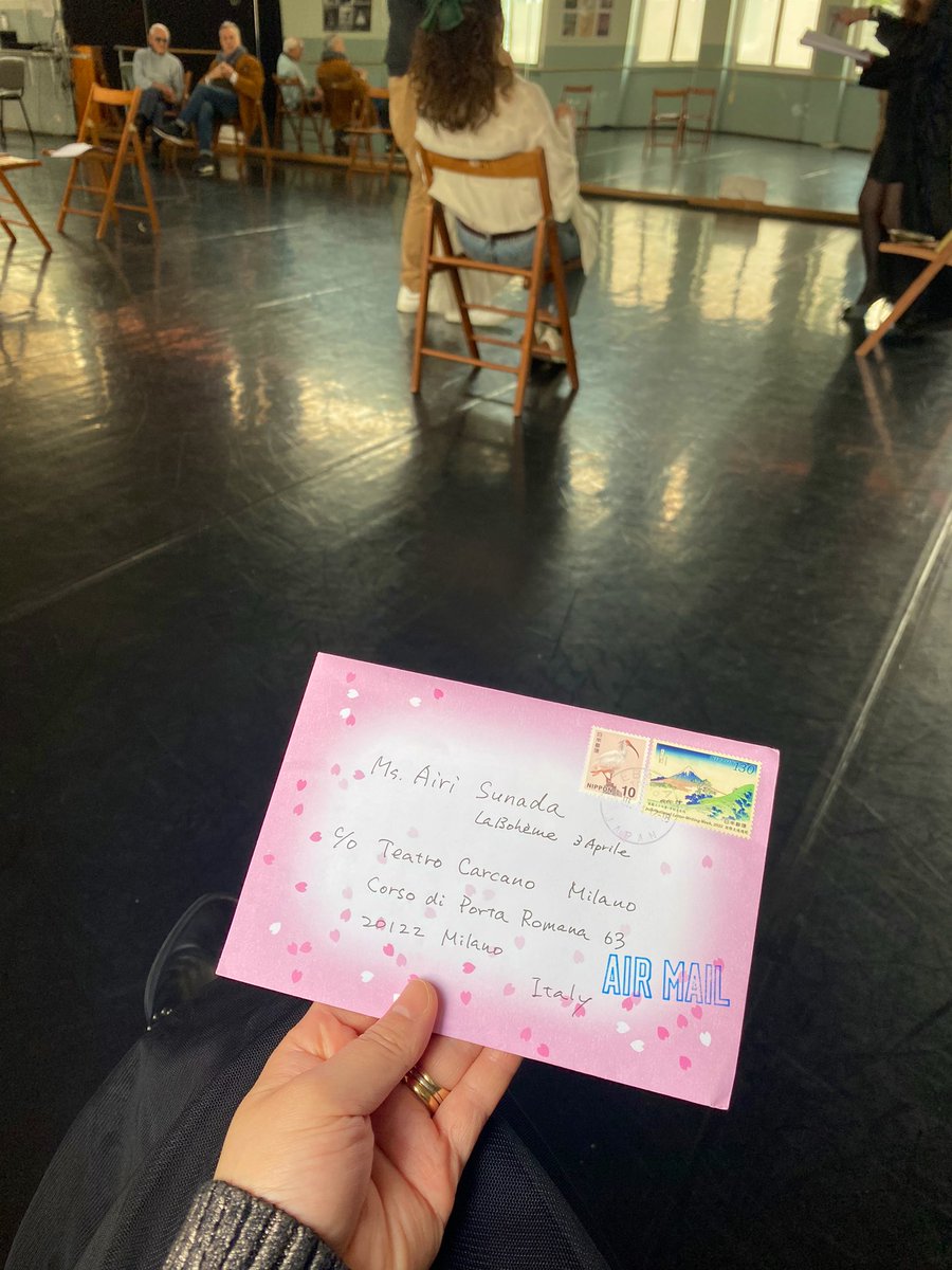 airisunada's tweet image. 来月4/3ミラノ・カルカノ劇場で行われるボエーム公演の稽古が今日から始まりました。そして素敵なお手紙が日本から劇場に届いていました。感謝です。💓頑張ります！
@TeatroCarcano #puccini #labohème #musetta