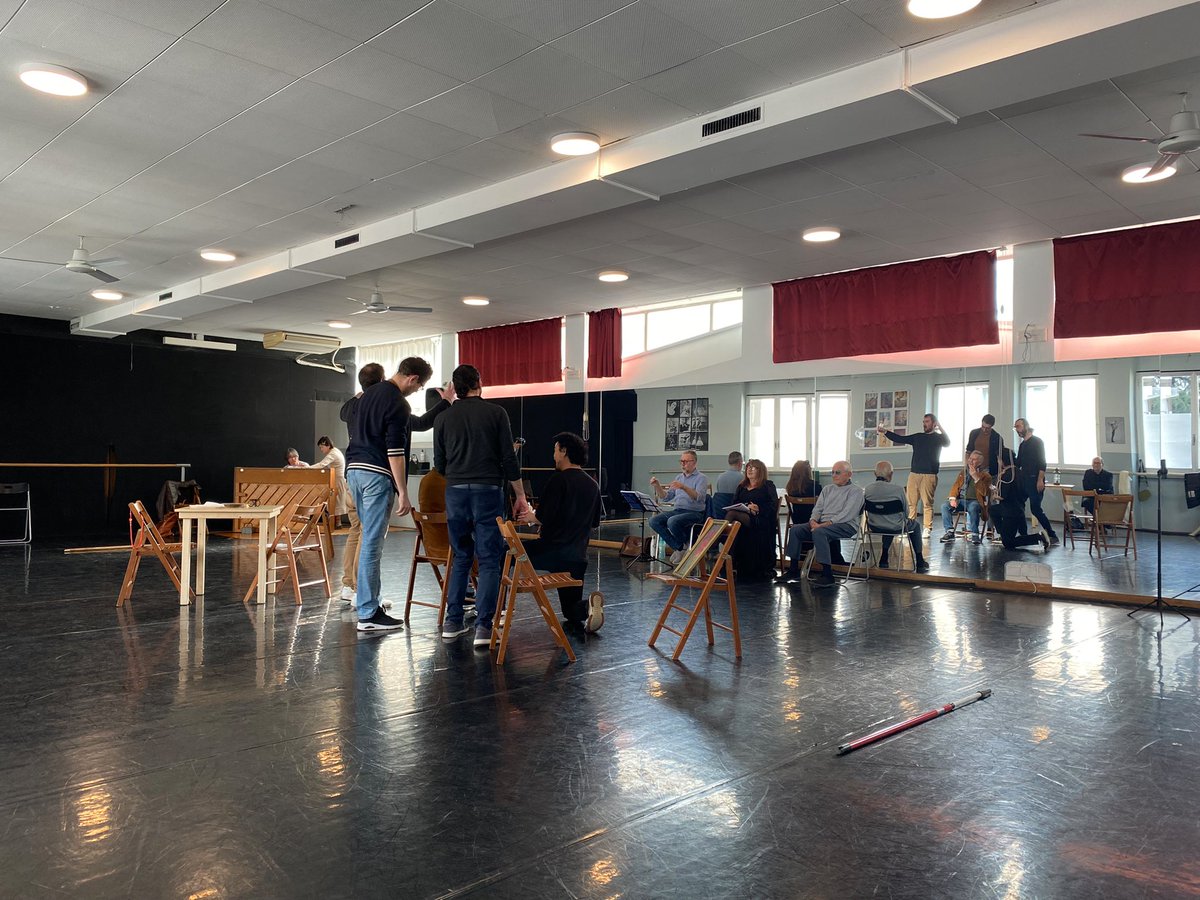 airisunada's tweet image. 来月4/3ミラノ・カルカノ劇場で行われるボエーム公演の稽古が今日から始まりました。そして素敵なお手紙が日本から劇場に届いていました。感謝です。💓頑張ります！
@TeatroCarcano #puccini #labohème #musetta