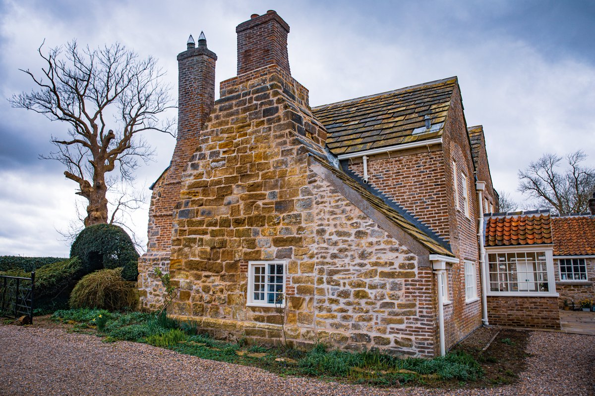 Shandy Hall looking well following the recent work done on the former home of Laurence Sterne @LSterneTrust. Signs of spring arriving - a few degrees warmer would be welcome! Open to the public for second hand books etc. again tomorrow laurencesternetrust.org.uk/2024/03/07/boo…