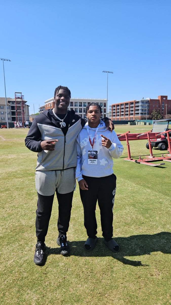 Five-star OL David Sanders with five-star RB Jordon Davison at Alabama this weekend. @JackKnowlton_ / @TideIllustrated