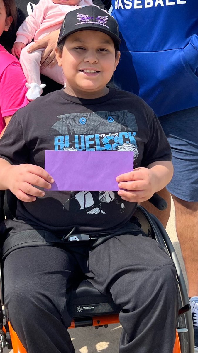 _AdrianaStrong's tweet photo. We 💌🚘 our March Adriana Forever8 Grant to Logan 🎮⚾️🧡 today. We hope it brings a dose of relief for his family during this time. 

Read more about Logan’s Battle here…
https://t.co/TqCBkQCIli

#AdrianasAngels
#TheAdrianaNixonFoundation
#Forever8
#childhoodcancerawareness https://t.co/wO5NYNvZkc