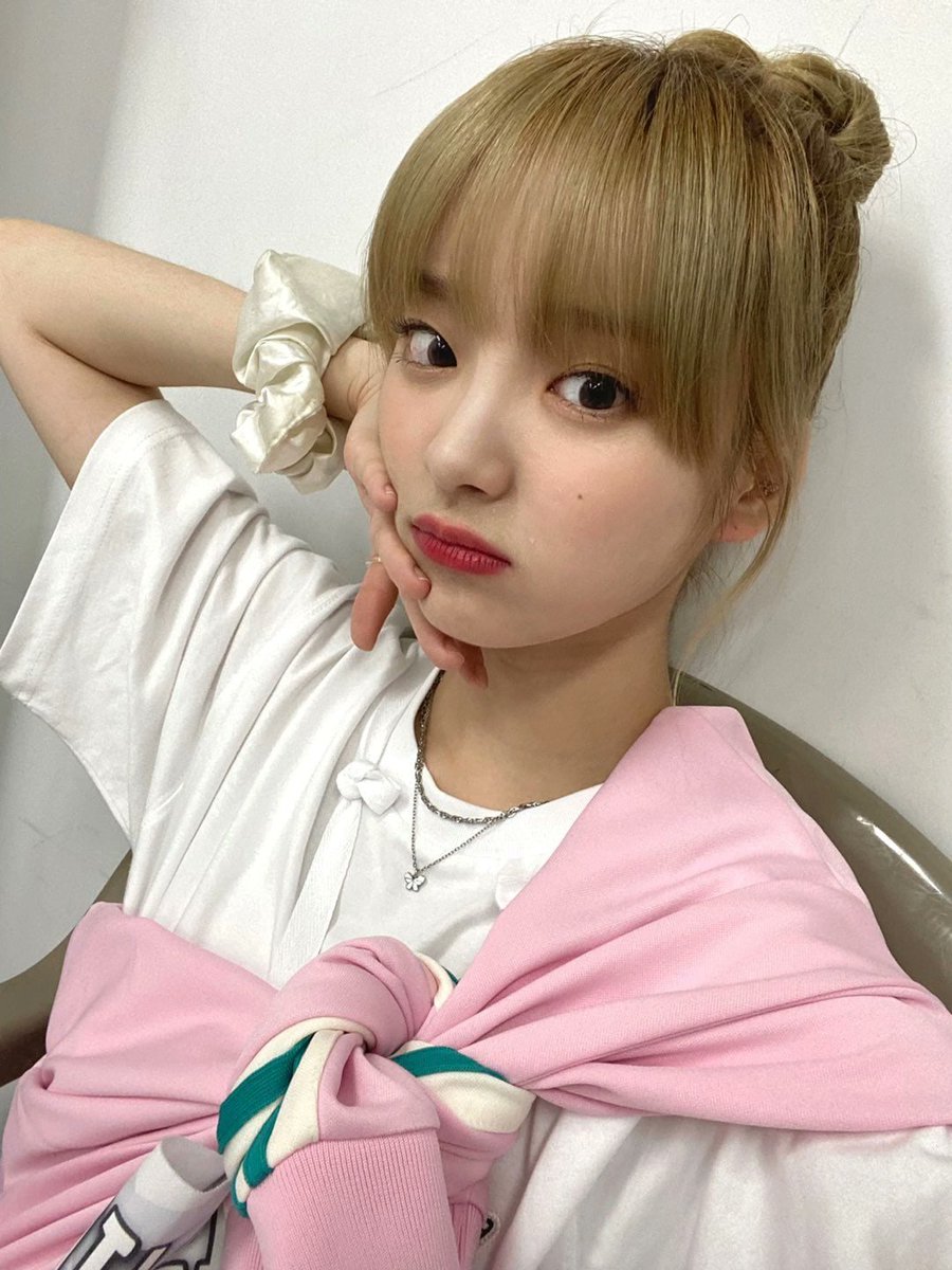 spaw_luvs's tweet photo. Antes de irme a dormir eternamente quiero contarles que estuve haciendo estos días además de ser una buena universitaria, estuve viciandome con los webtoon 📖𓇼 otra vez, ya que salio la segunda temporada de mi webtoon favorito :3 

𝚢𝟚k 𝚙oėm ᯽ ◦ #𝔄de𝕝aide https://t.co/d6SbaDIO0n