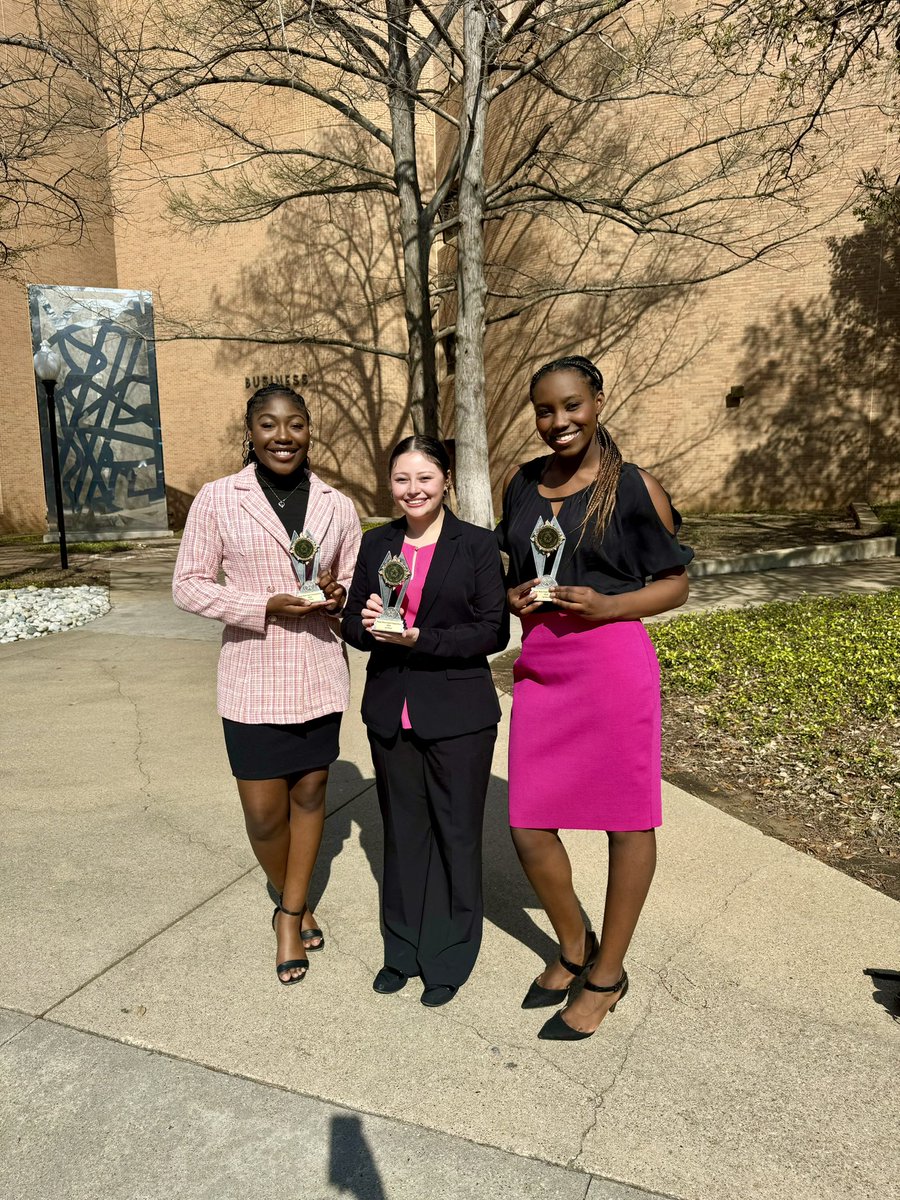 elanfont's tweet photo. They asked where is Manvel &amp; by the end of competition they knew who @CityofManvel was. These ladies fought hard in 4 rounds at the at Teen Court State Comp and took home 1st in the Finals. Congrats Ladies! #ManvelTeenCourt #TeenCourtCompetition #PinkForElleWoods #FutureAttorney https://t.co/v4B4ozYsS4