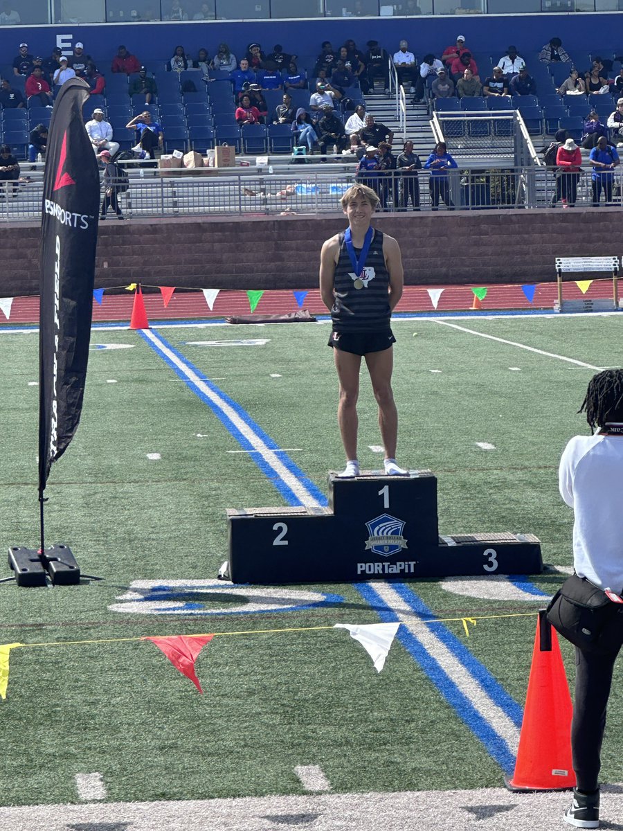 🚨School Record Alert 🚨Caden Gary runs 1:53.15 in the 800M at Jesuit Sheaner Relays! 🔥