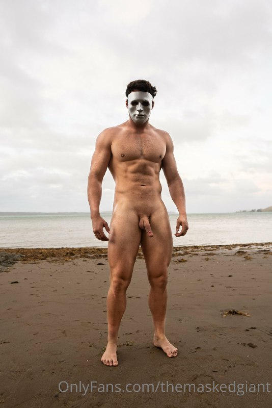 GayOFLeaks's tweet photo. TheMaskedGiant!

Huge Tool! https://t.co/pnNGpzYUa4