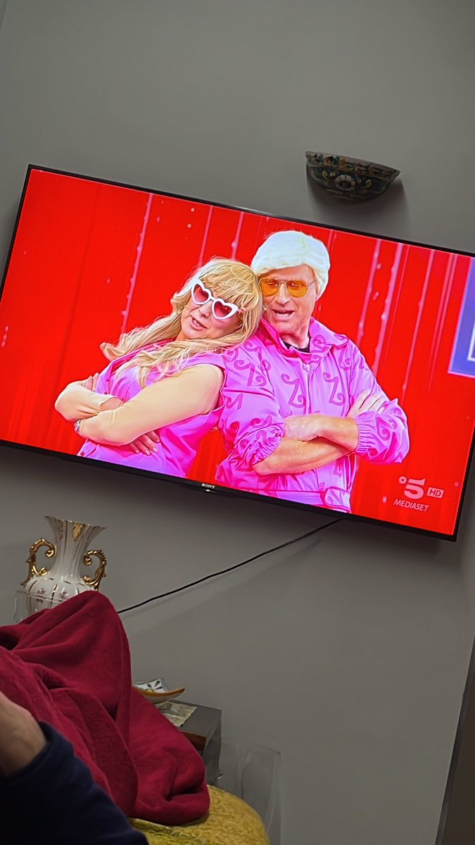 io ho bisogno di questa foto in hd per usarla come meme #amici23