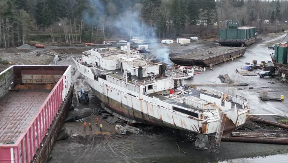 AshleeAnne123's tweet image. What about the water is Baynes Sound? Pollution order issued by BC ENV. Why would you allow these ships to be transported to Baynes Sound without a plan? 

@DFO_Pacific @environmentca
@GordJohns