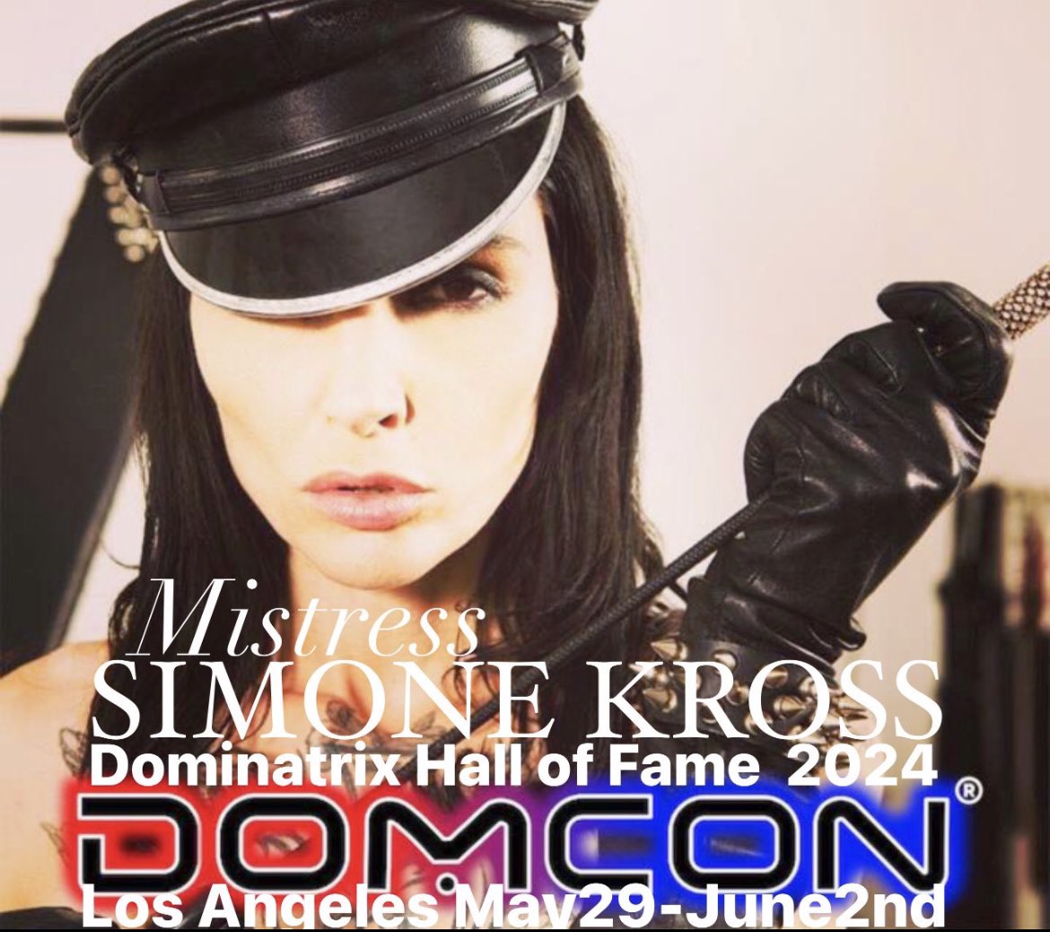 My hero, the legend @simonekross is being honored @DomConLA 💜💜💜