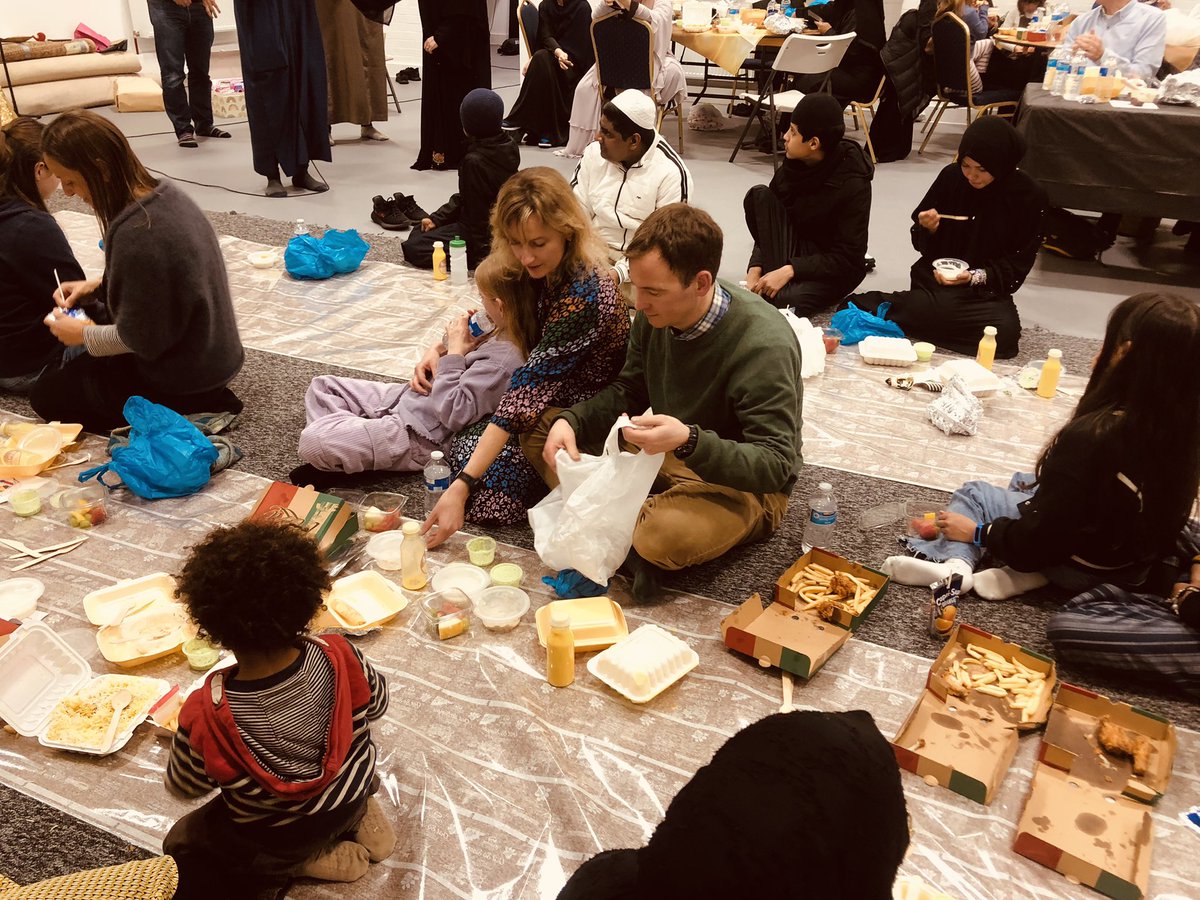 Wonderful to join Rozina & Elyas for their @newhamcommunity Crescent of Friendship Iftar 🌙 today! They do so much to help those most in need; as well as deepen understanding and extend the hand of friendship in the communities where we live. #Ramadan We Are Newham.