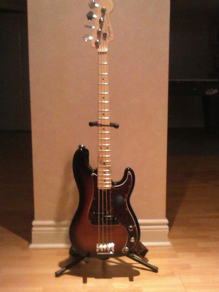 I just saw, 11 years ago today, I bought my first American  Fender bass 🐸 I played it on countless gigs and streams, and it's been on every album I've ever recorded. So here's some old photos I dug up circa 2013, and a link to all the albums it's been on:
linktr.ee/mattybrye