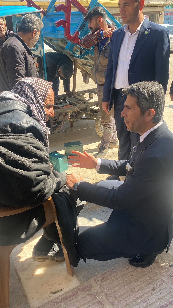 EminOzaslan's tweet photo. Suruç... 

Mahrumiyeti kader olarak kabul etmek istemiyorlar. 

Bir çıkış yolu lazım... 

Gelenin gideni aratmadığı bir yol... 

#Şanlıurfa
#UrfaİçinEnİyisi https://t.co/ktbkHzj5mj