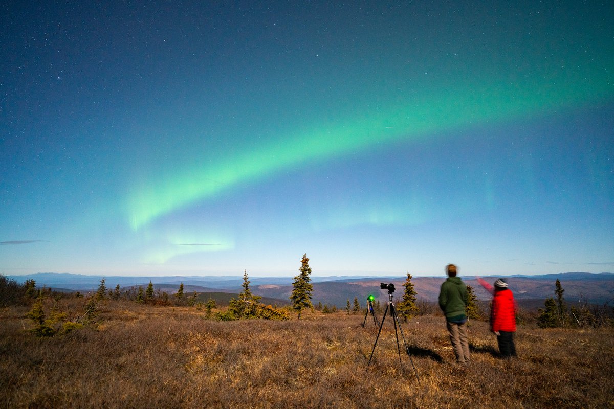New blog: total solar eclipse coming up 4/8 over North America! Auroras & eclipses are awe-inspiring ways to connect with the Sun for #HelioBigYear. #DoNASAScience for auroras with us or eclipses with projects like @EclipseSoundUDL! Pic: @Vincent_Ledvina blog.aurorasaurus.org/?p=2041