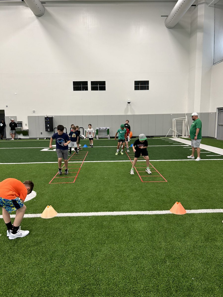 KodiCrane's tweet image. Final day of Fox Fast Speed Camp. It was a great 3 days of Foxes getting better. #SpeedWins Explosion, change of direction &amp;amp; top end speed are essential in athlete development. #UNCOMMON @FoxUnleash @luke__allison @CaddoClub @CaddoMillsISD