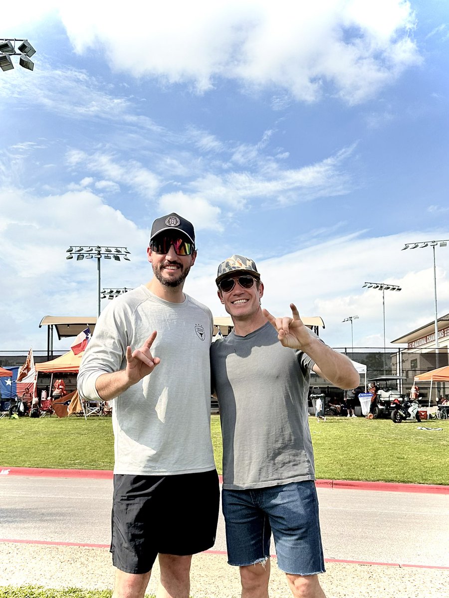 Very excited to meet the great @NateBoyer37 at the @TexasBaseball game today! Hook em 🤘🏽