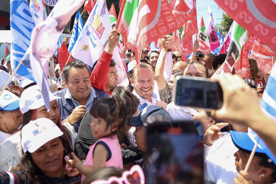 STaboadaMx's tweet photo. Gracias #Cuajimalpa por su cariño y valentia, queremos que tengan un gobierno que luche junto a ustedes para emprender y alcanzar sus sueños.
Queremos darte un gobierno que resuelva y que no te condicione, un Jefe de Gobierno de tiempo completo.
#ElCambioViene. @carlosorvananos https://t.co/naXZH9KJJl